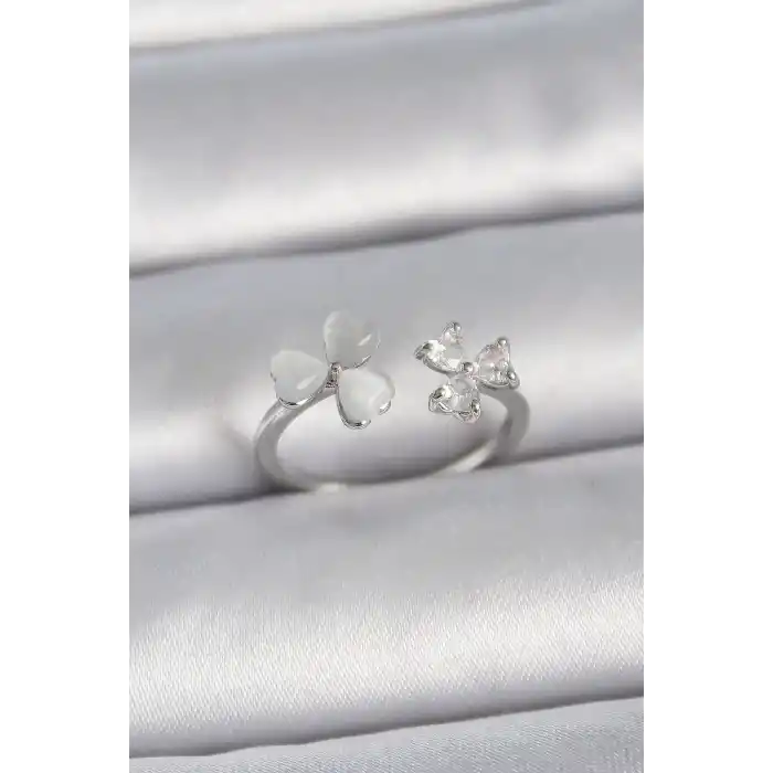 Pirinç Gümüş Renk Ayarlanabilir Zirkon Taşlı Beyaz Mineli Kalp Model Kadın Yüzük