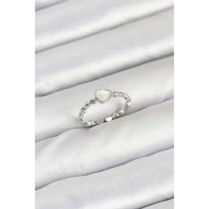 Pirinç Gümüş Renk Kalpli Model Kadın Yüzük