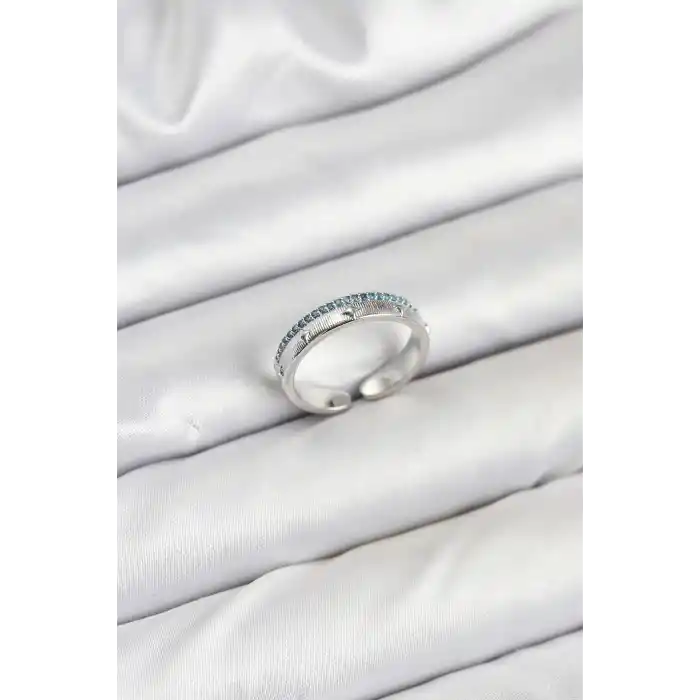 Pirinç Gümüş Renk Sıralı Zirkon Taşlı Kutup Yıldızı Model Kadın Yüzük