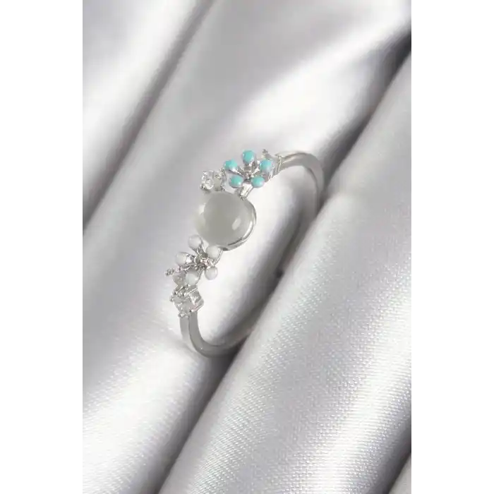 Pirinç Gümüş Renk Zirkon Taş Detaylı Beyaz Sedefli Çiçek Model Kadın Yüzük