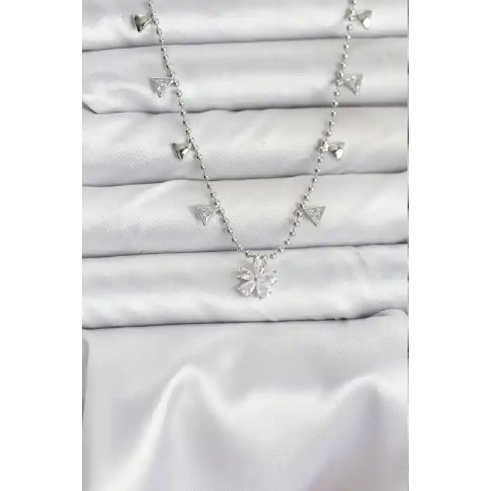 Pirinç Gümüş Renk Zirkon Taşlı Çiçek Model Kadın Kolye