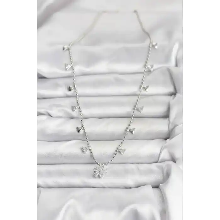 Pirinç Gümüş Renk Zirkon Taşlı Çiçek Model Kadın Kolye