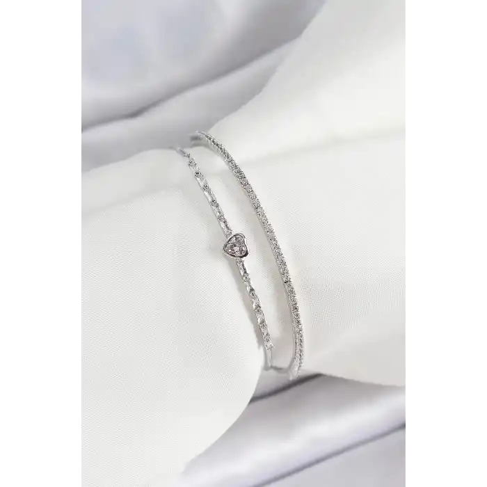 Pirinç Gümüş Renk Zirkon Taşlı Kalp Detaylı Kadın Bileklik