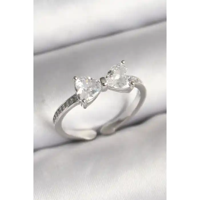 Pirinç Gümüş Renk Zirkon Taşlı Kalp Fiyonk Model Kadın Yüzük