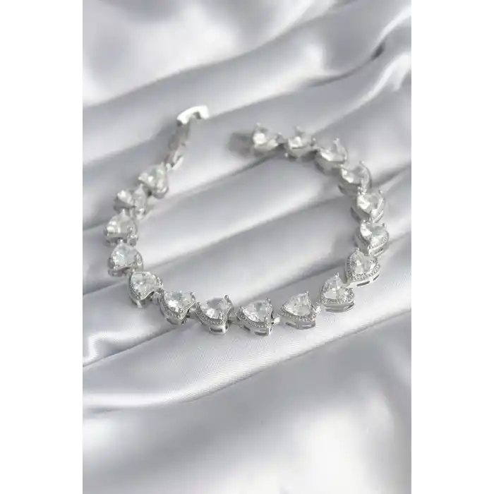 Pirinç Gümüş Renk Zirkon Taşlı Kalp Model VIP Seri Kadın Bileklik