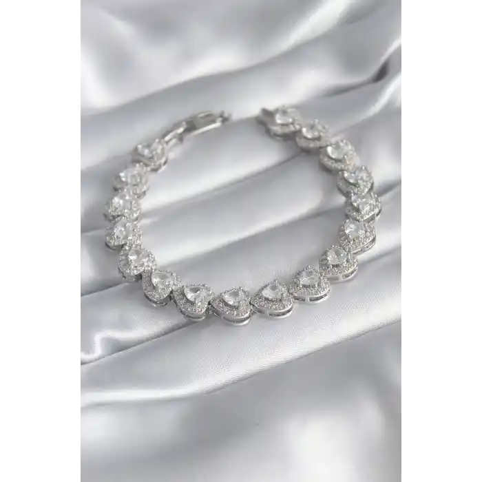 Pirinç Gümüş Renk Zirkon Taşlı Kalp Model VIP Seri Kadın Bileklik