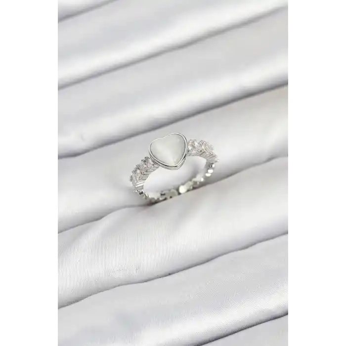 Pirinç Gümüş Renk Zirkon Taşlı Kalpli Kadın Yüzük