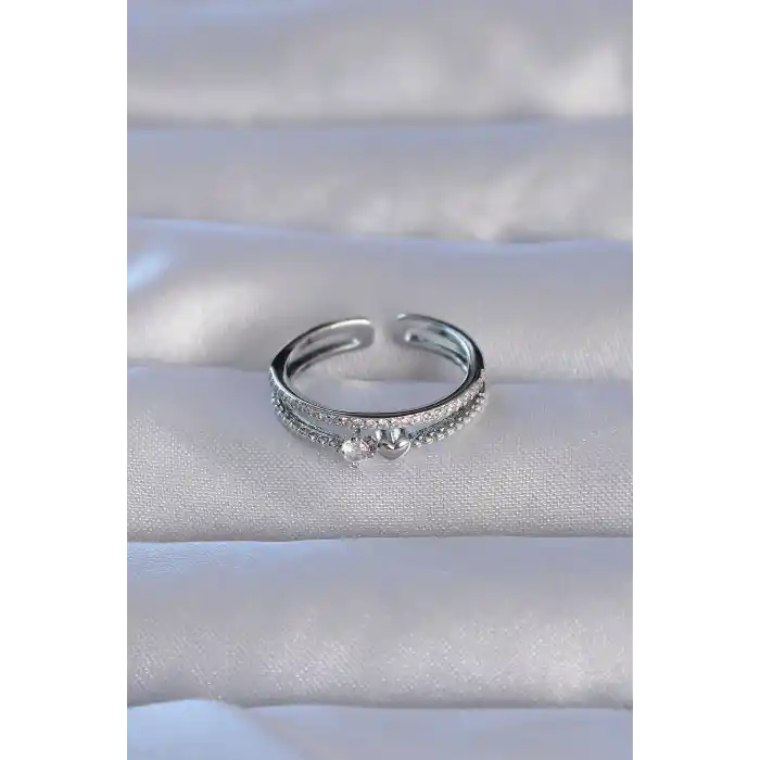 Pirinç Gümüş Renk Zirkon Taşlı Kalpli Su Yolu Model Ayarlanabilir Yüzük