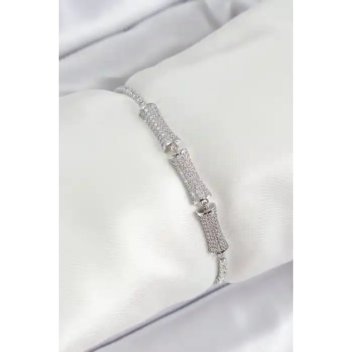 Pirinç Gümüş Renk Zirkon Taşlı Kemik Model Kadın Bileklik