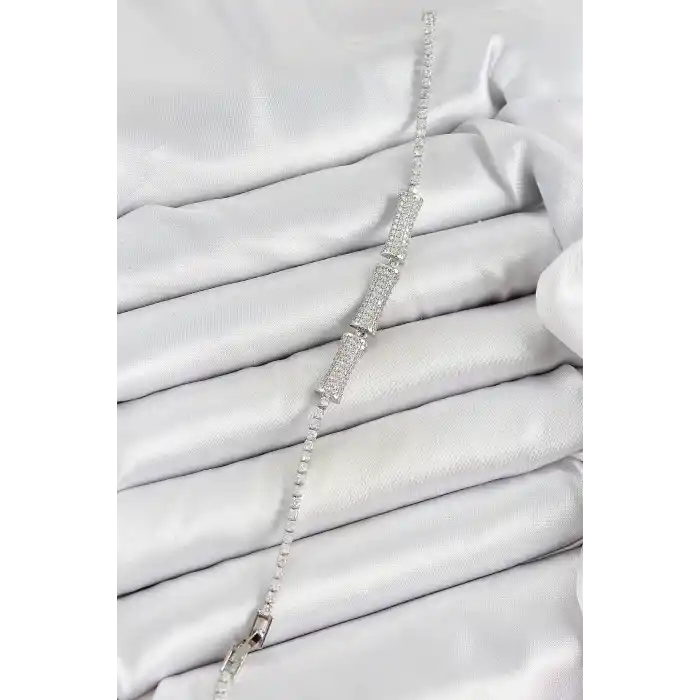 Pirinç Gümüş Renk Zirkon Taşlı Kemik Model Kadın Bileklik