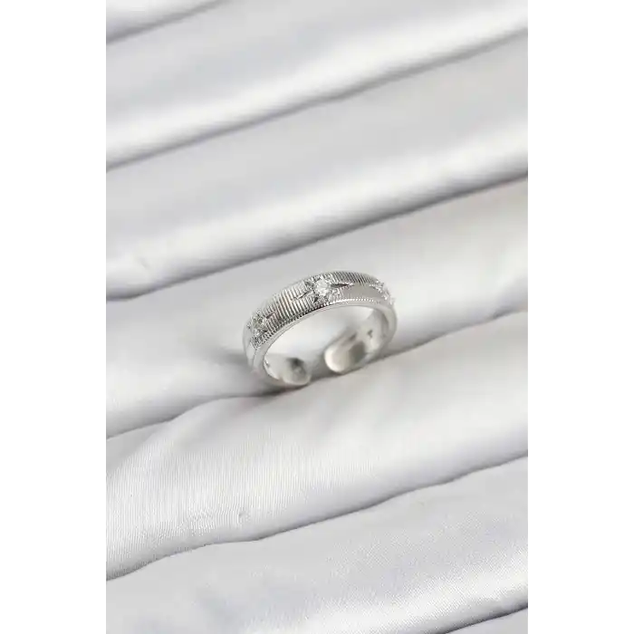 Pirinç Gümüş Renk Zirkon Taşlı Kutup Yıldızı Model Kadın Yüzük