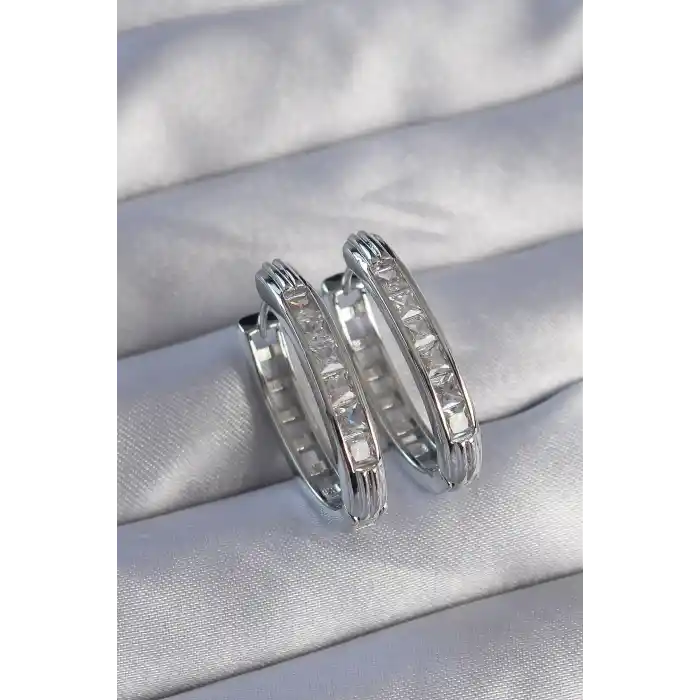 Pirinç Gümüş Renk Zirkon Taşlı Oval Model Küpe