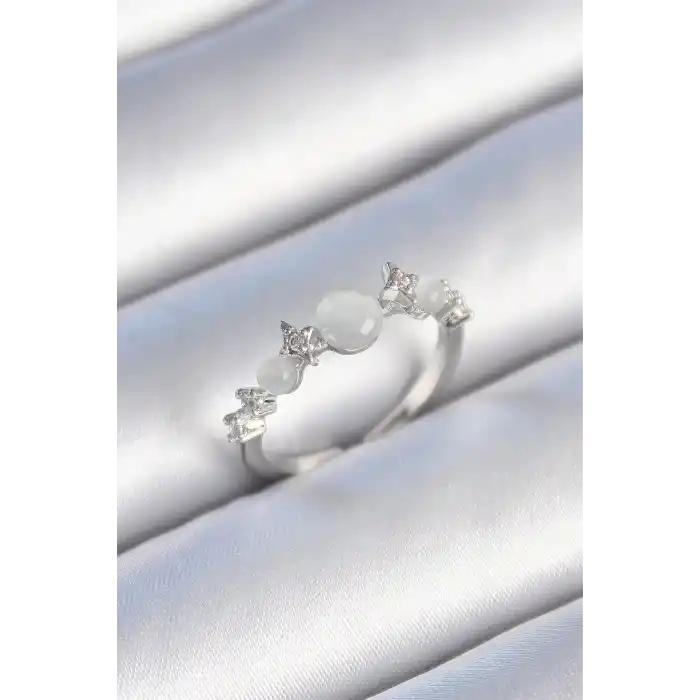 Pirinç Gümüş Renk Zirkon Taşlı Yıldız Detay Beyaz Mineli Kadın Yüzük