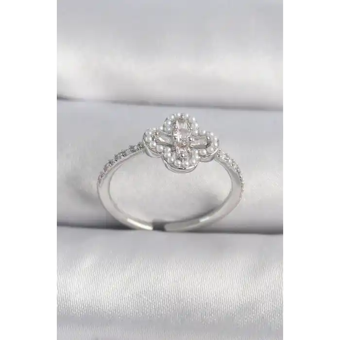 Pirinç Gümüş Renk Zirkon Taşlı Yonca Model İnci Detay Kadın Yüzük