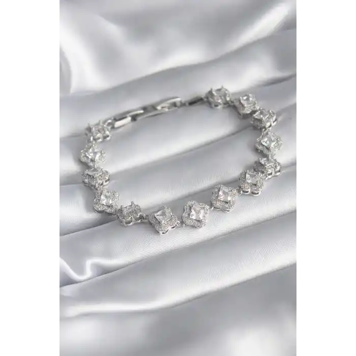 Pirinç Gümüş Renk Zirkon Taşlı Yonca Model VIP Seri Kadın Bileklik