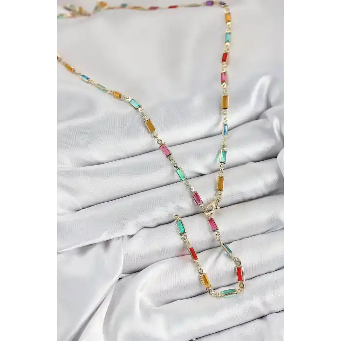 Pirinç Renkli Zirkon Taşlı Dikdörtgen Model Gold Renk Kadın Y Kolye