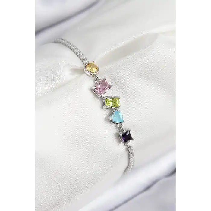 Pirinç Renkli Zirkon Taşlı Geometrik Model Gümüş Renk Kadın Bileklik