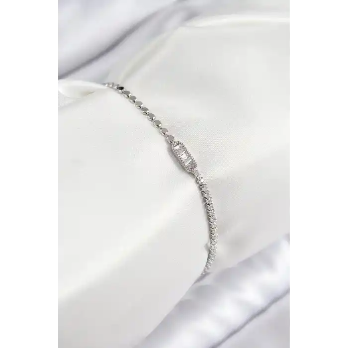 Pirinç Zirkon Taşlı Dikdörtgen Model Ezme Zincir Gümüş Renk Kadın Bileklik