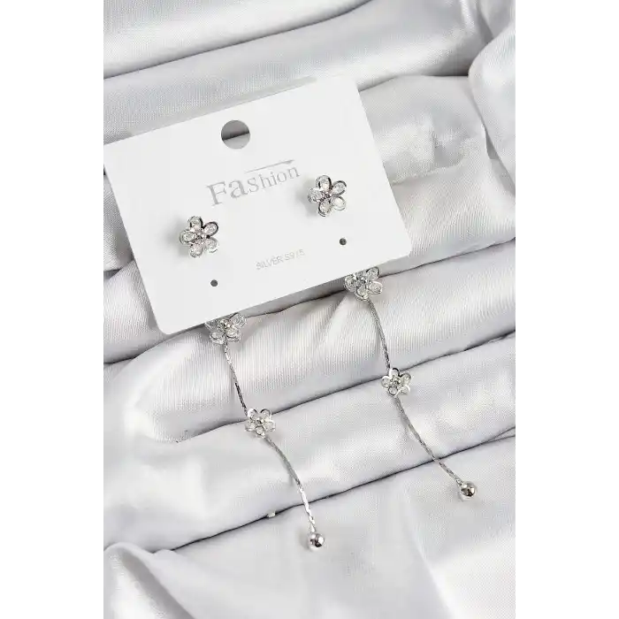 Pirinç Zirkon Taşlı Sallantılı Çiçek Model Gümüş Renk 925 Ayar Gümüş Çivi Kadın Küpe