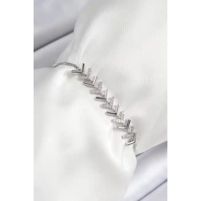 Pirinç Zirkon Taşlı Sıralı Ok Model Gümüş Renk Asansörlü Kadın Bileklik