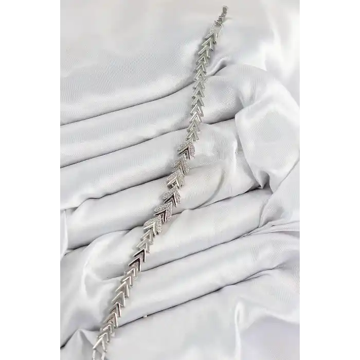 Pirinç Zirkon Taşlı Sıralı Ok Model Gümüş Renk Kadın Bileklik