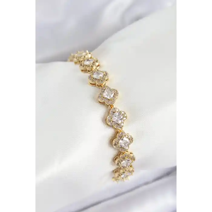 Pirinç Zirkon Taşlı Yonca Baget Model Gold Renk VIP Seri Kadın Bileklik