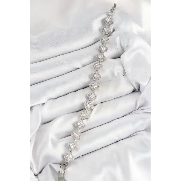 Pirinç Zirkon Taşlı Yonca Baget Model Gümüş Renk VIP Seri Kadın Bileklik