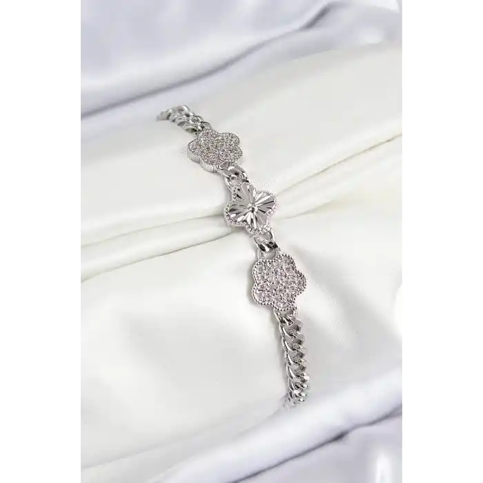 Pirinç Zirkon Taşlı Yonca Model Gümüş Renk Kadın Bileklik