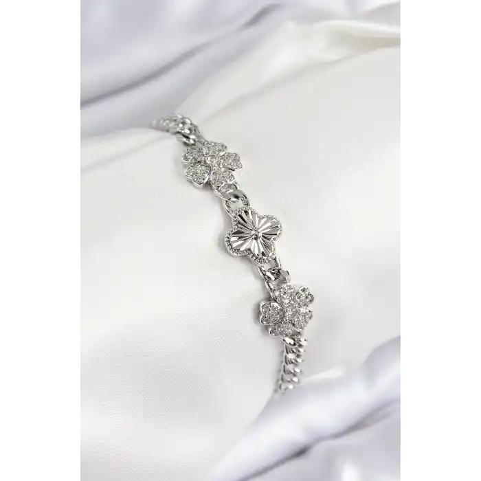 Pirinç Zirkon Taşlı Yonca Model Gümüş Renk Kadın Bileklik
