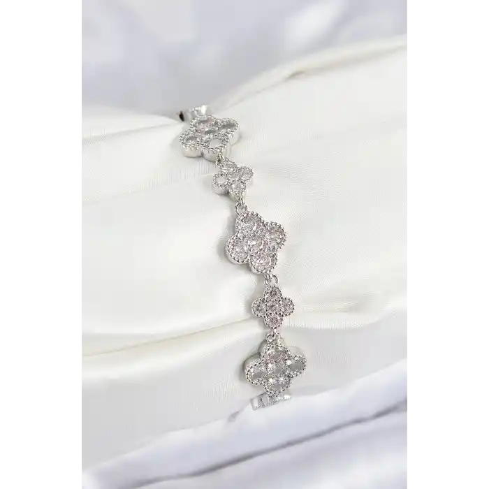 Pirinç Zirkon Taşlı Yonca Model Gümüş Renk VIP Seri Kadın Bileklik