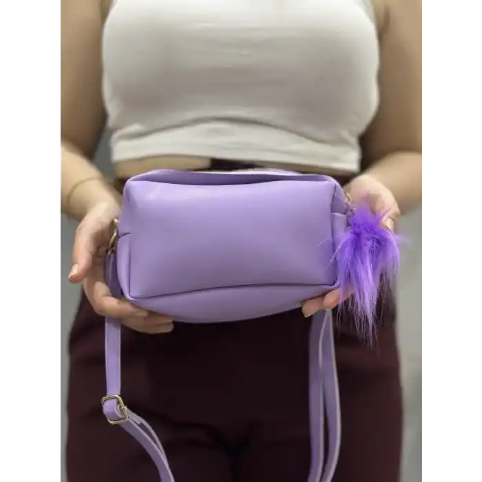 Ponpon mor cilt çanta