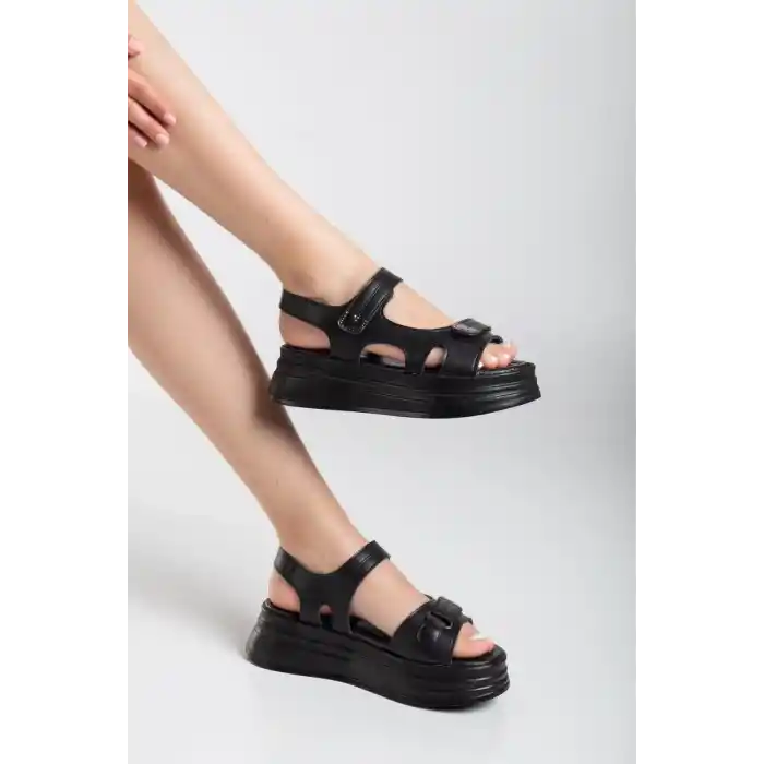 Saide Siyah Cilt Cırt Cırtlı Sandalet