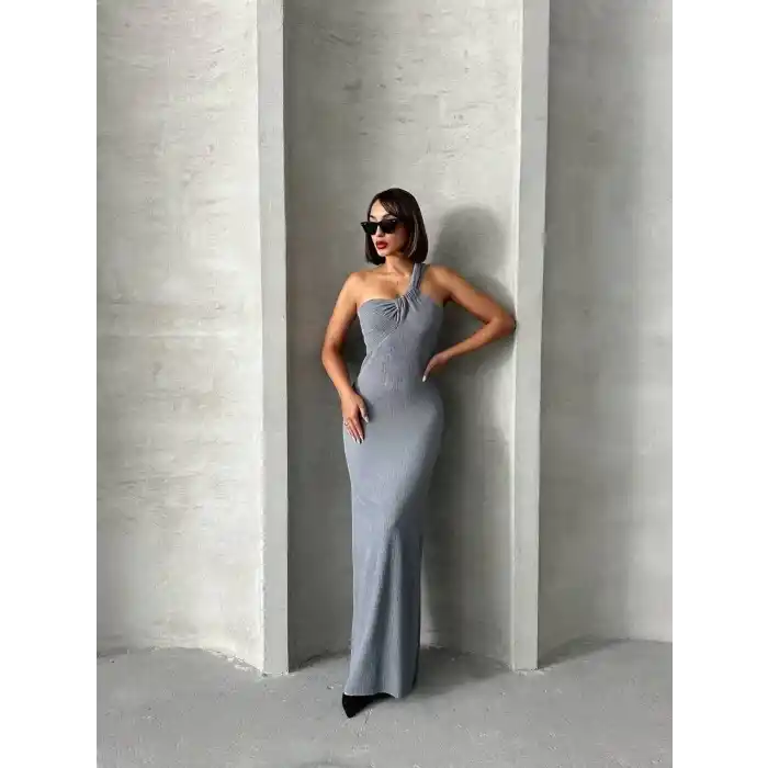 Tek omuz pliseli elbise