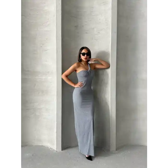 Tek omuz pliseli elbise