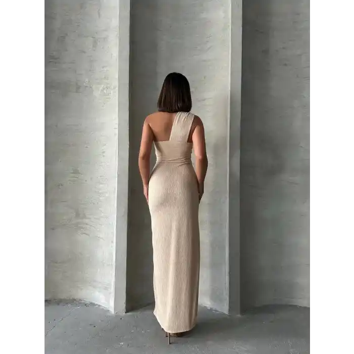 Tek omuz pliseli elbise