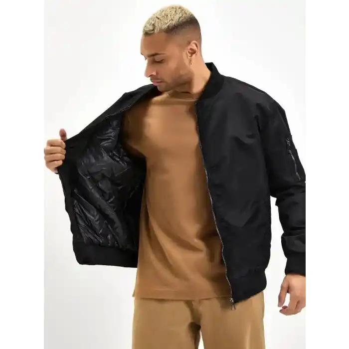 Unisex Siyah Bomber Mont – Su İtici Kumaş, Kapitone Astarlı, Fermuarlı ve Günlük Kullanıma Uygun Ceket- Siyah