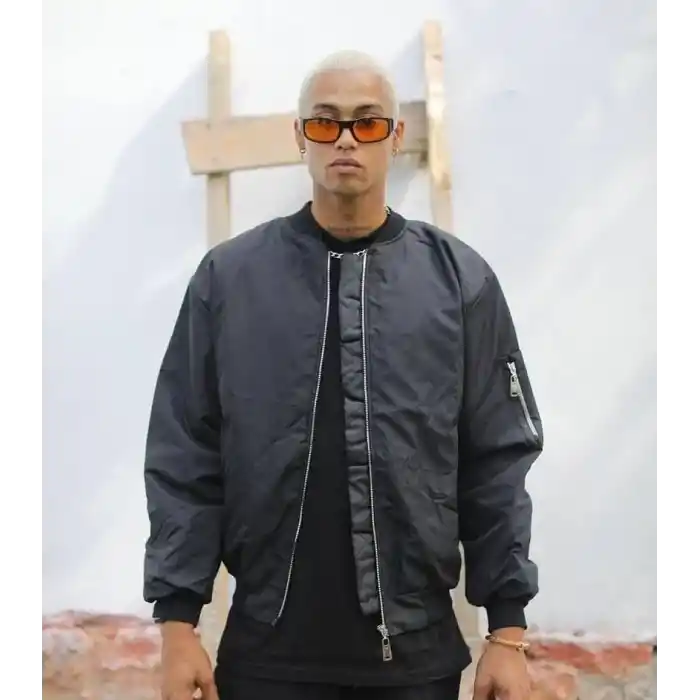 Unisex Siyah Bomber Mont – Su İtici Kumaş, Kapitone Astarlı, Fermuarlı ve Günlük Kullanıma Uygun Ceket- Siyah