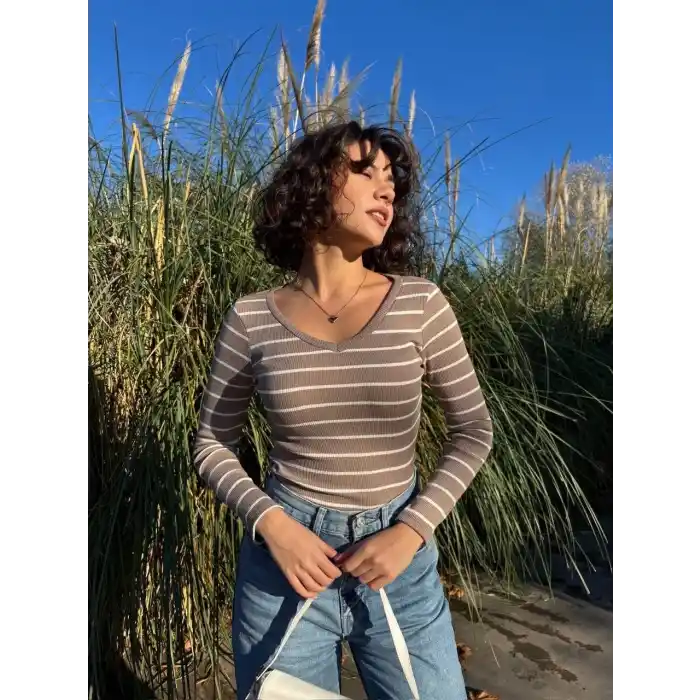 V yaka çizgili bluz bej A3699
