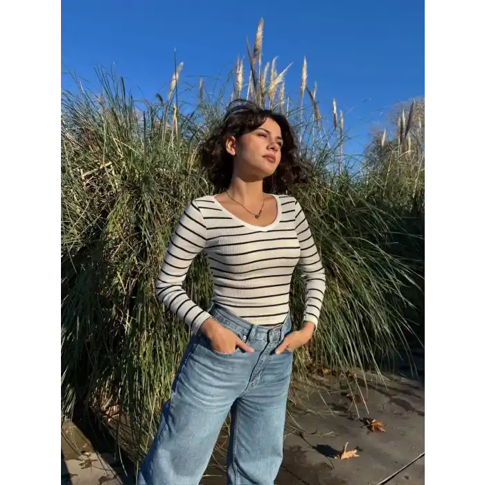 V yaka çizgili bluz beyaz A3699