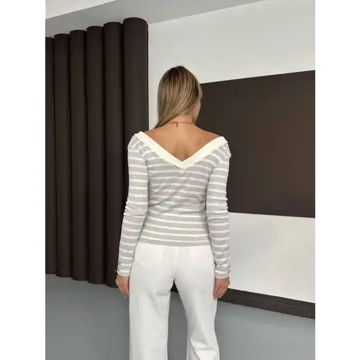 V yaka kol ve yaka düğmeli bluz gribeyaz A4047