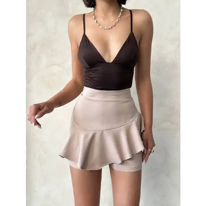 Valonlu fırfırlı şort bej s24683