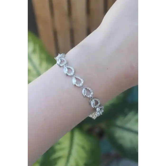 Vip Seri Pirinç Zirkon Taşlı Gümüş Renk Arpa Model Bileklik