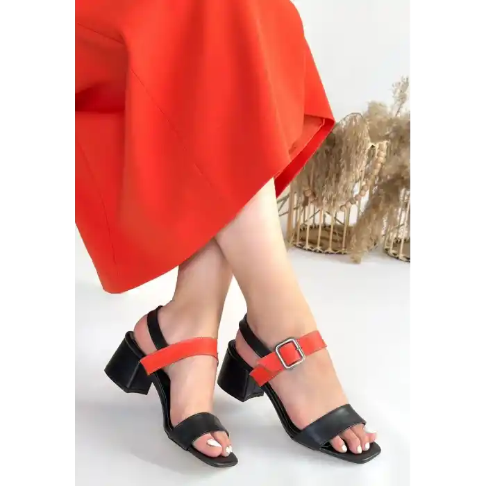 Year Siyah Cilt Turuncu Detaylı Siyah Topuklu Ayakkabı