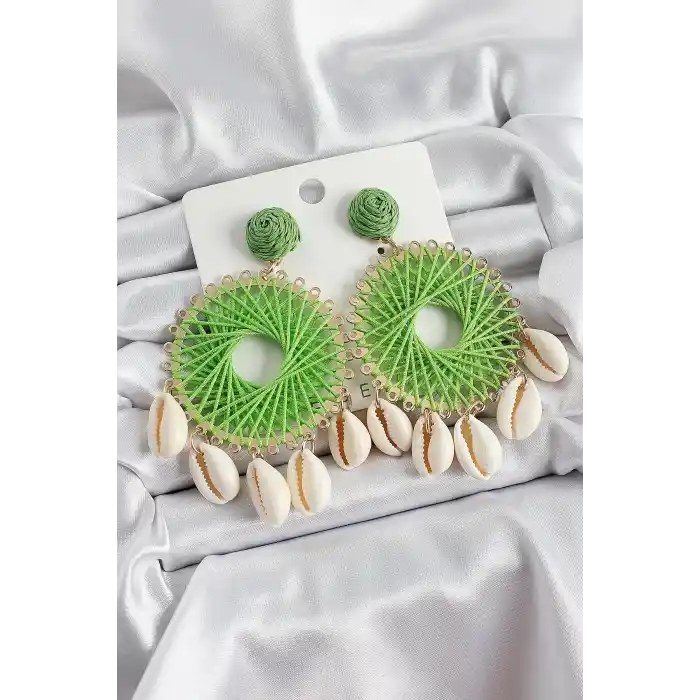 Yeşil Hasır Örgü Sarmal Model Sallantılı Deniz Kabuğu Detaylı Gold Renk Kadın Küpe