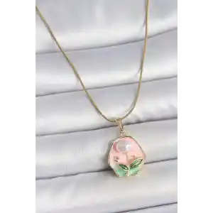 316L Çelik Gold Renk Zincir Pembe Çiçek İşlemeli İnci Detay Portre Model Kadın Kolye