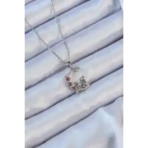 316L Çelik Zincir Gümüş Renk Kırmızı Gül Detay Kedi Figür Zirkon Taşlı Ay Kolye