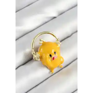 3D Kulaklıklı Sarı Civciv Figürlü Gold Renk Kadın Broş