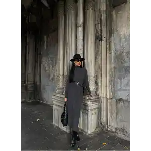 Boğazlı kalın bürümcük uzun elbise siyah