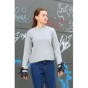 Boncuklu bile detaylı kazak gri