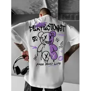 Erkek OversizeGrafik Tişört CAMPBRASTCOOPERATION Kalın Yazı Bisiklet Yaka, Kısa Kol, Kalın Mor ve Siyah Desenli Yazlık Sokak Kıyafeti - Beyaz